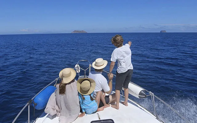 family sea trip galapagos