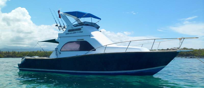 Family Galapagos Vacation private boat